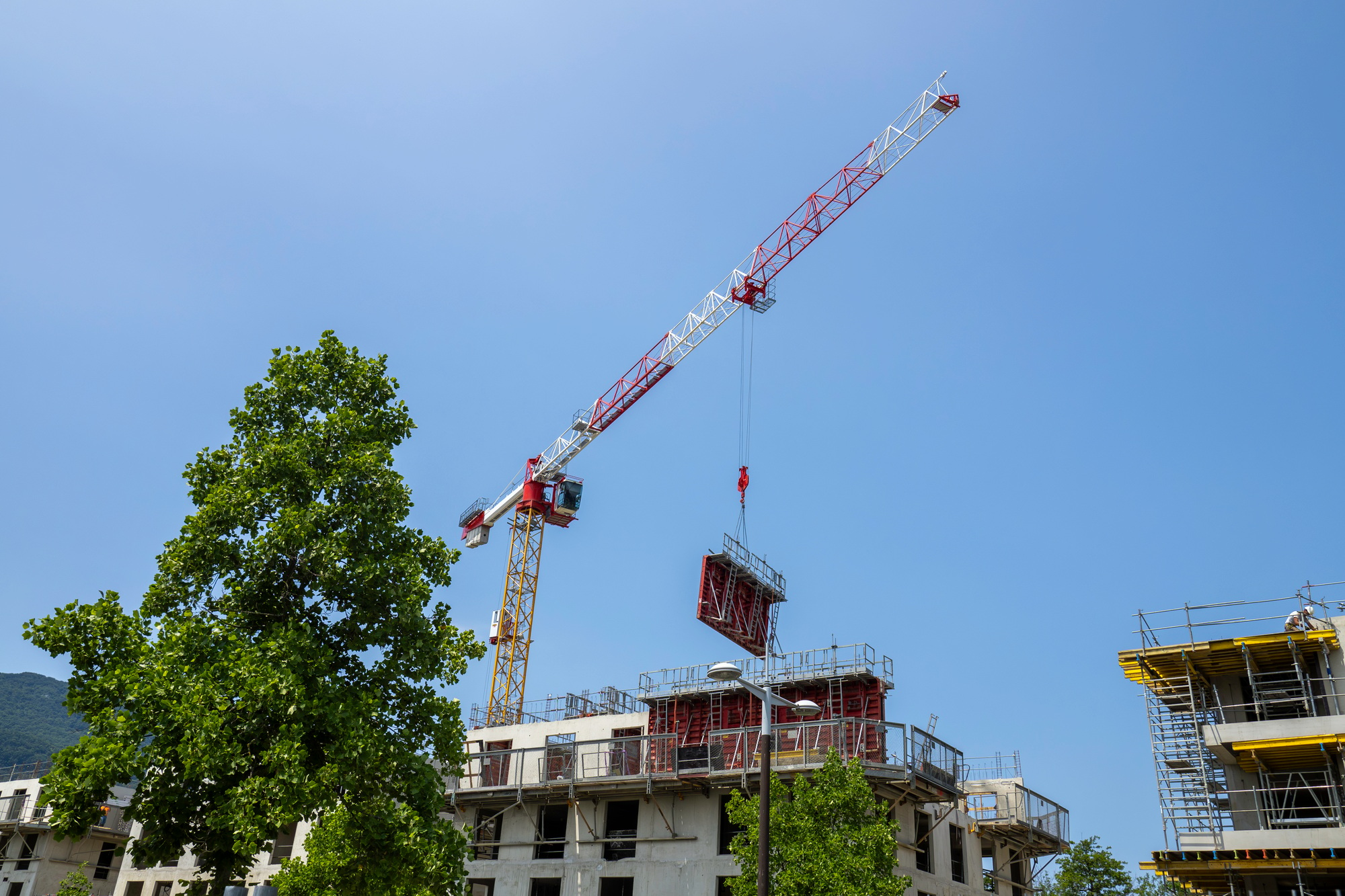 Construction crane lifting materials