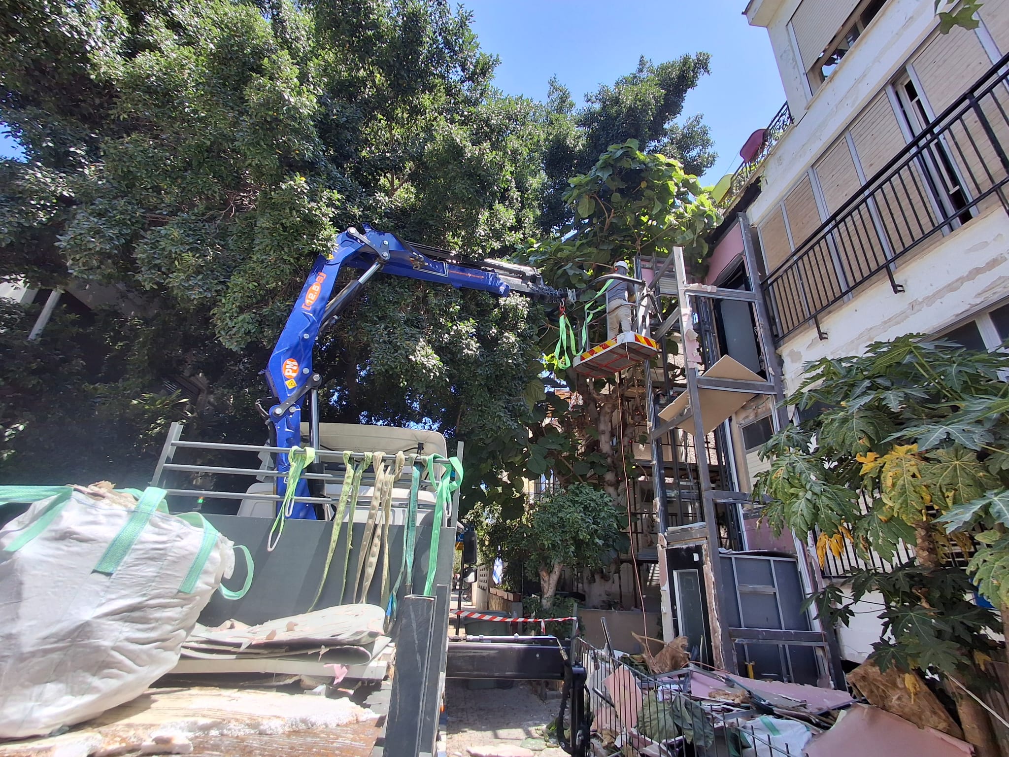 מנוף סל אדם א.ב מנופים