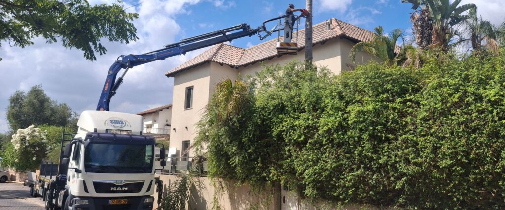 מנוף סל גיזום עצים א.ב מנופים