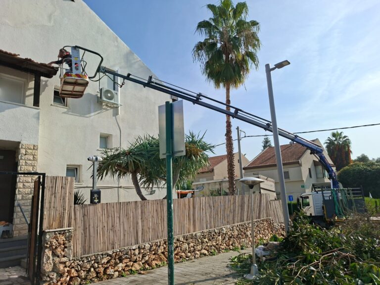 א.ב מנופים סל אדם