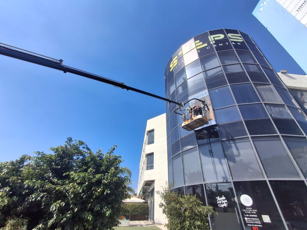 מנוף סל אדם פתח תקווה