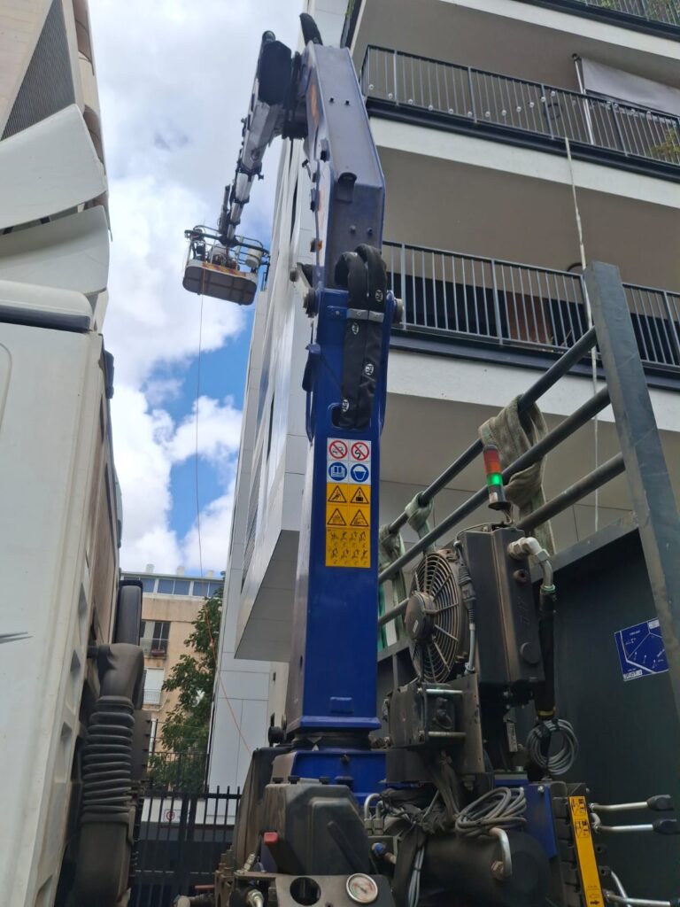 א.ב מנופים סל אדם